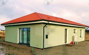 mājas projekts ar četrslīpu jumtu